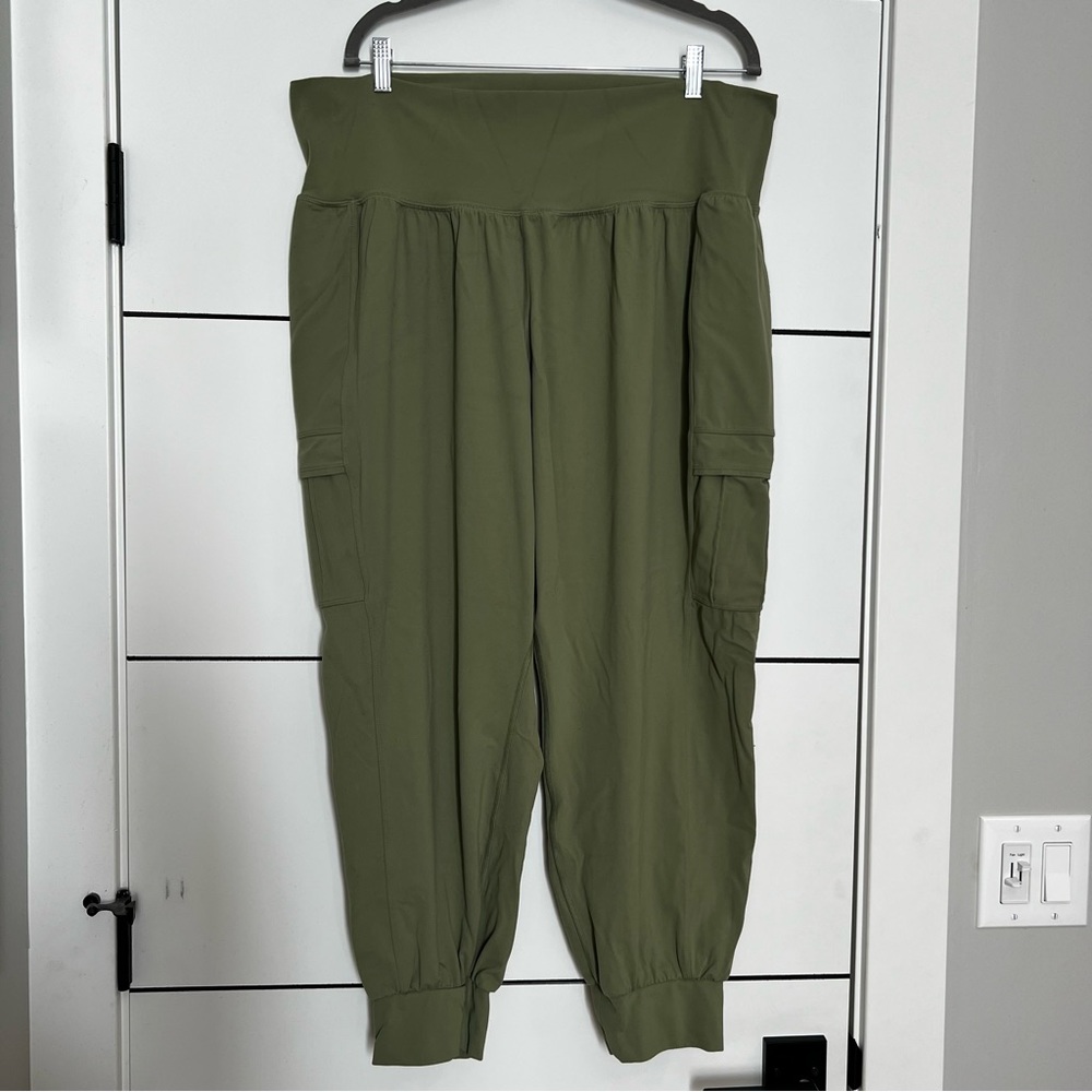 Athleta Salutation Cargo Jogger